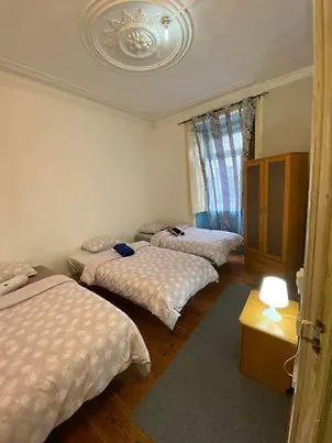 里斯本班哥拉旅舍 *